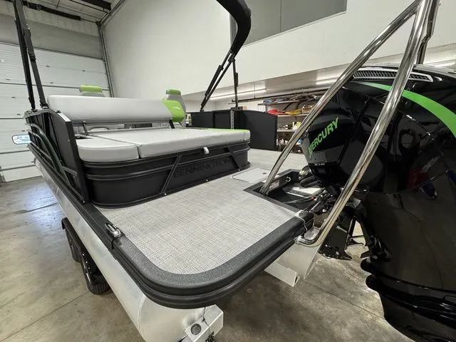 Slide: The Image of Bennington S Swingback 22 SSB 2025 - 9