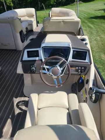 Slide: The Image of Harris Grand Mariner SEL250 2016 - 8