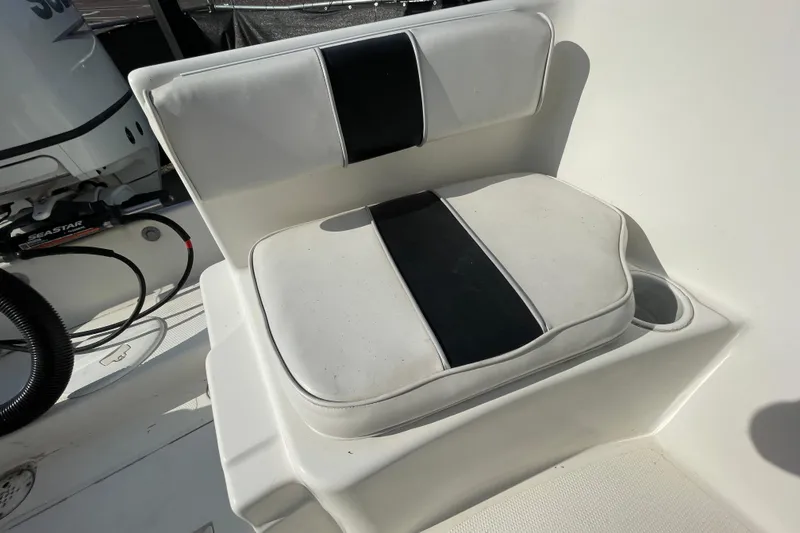 Slide: The Image of White and black boat seat on 2004 Fishmaster Travis Edition 220. - 60