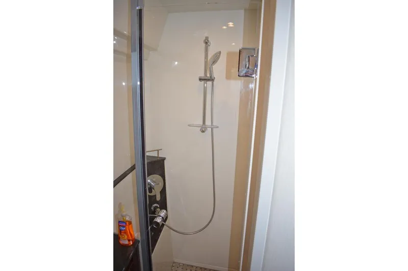 Slide: The Image of Luxurious interior of 2017 Sea Ray Sundancer 460 yacht with modern amenities. - 42