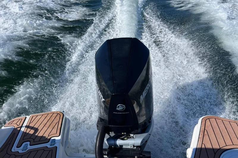 Slide: The Image of Boston Whaler 240 Vantage 2021 boat with Mercury engine on water. - 48