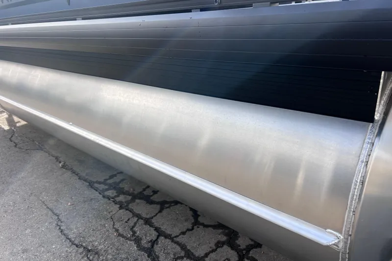 Slide: The Image of 2026 Viaggio V 20U pontoon boat detail, showcasing sleek aluminum construction. - 7