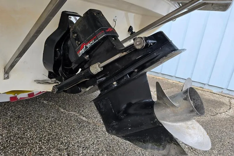 Slide: The Image of 1995 Sea Ray 240 Bow Rider boat with MerCruiser outdrive and propeller. - 14