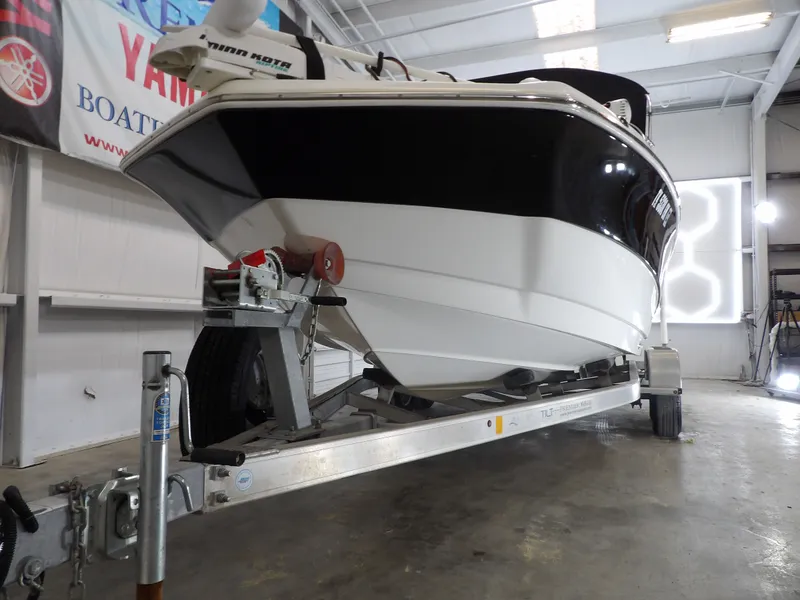 Slide: The Image of NauticStar 211 Angler 2018 - 5