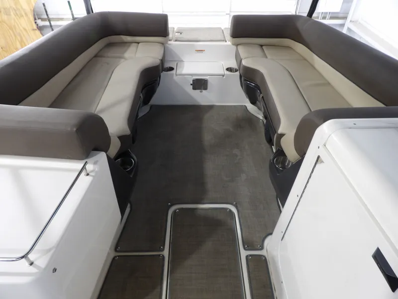 Slide: The Image of Bayliner XR-7 2017 - 21