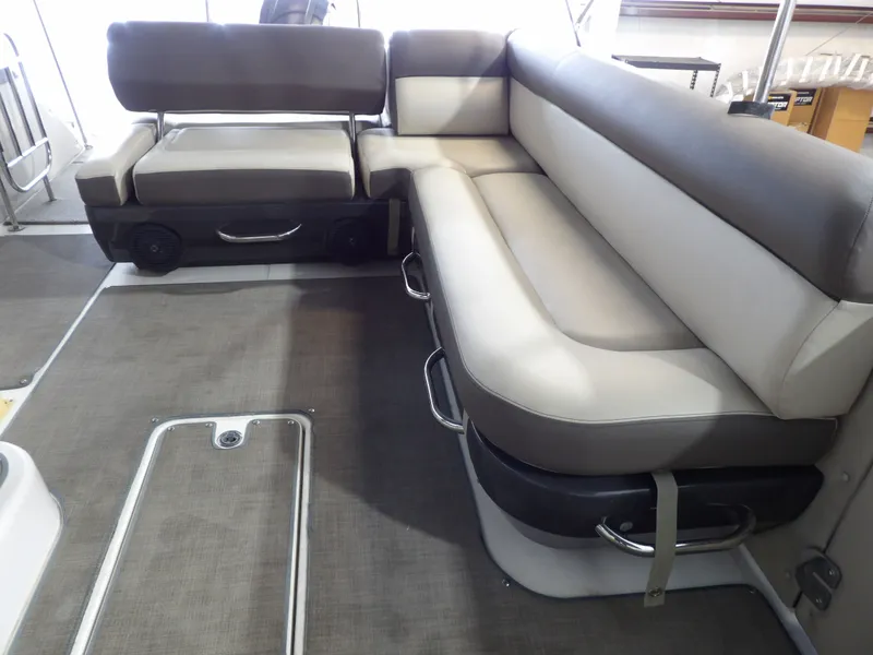 Slide: The Image of Bayliner XR-7 2017 - 36