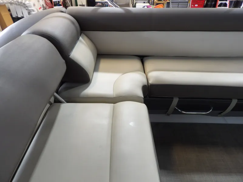 Slide: The Image of Bayliner XR-7 2017 - 38