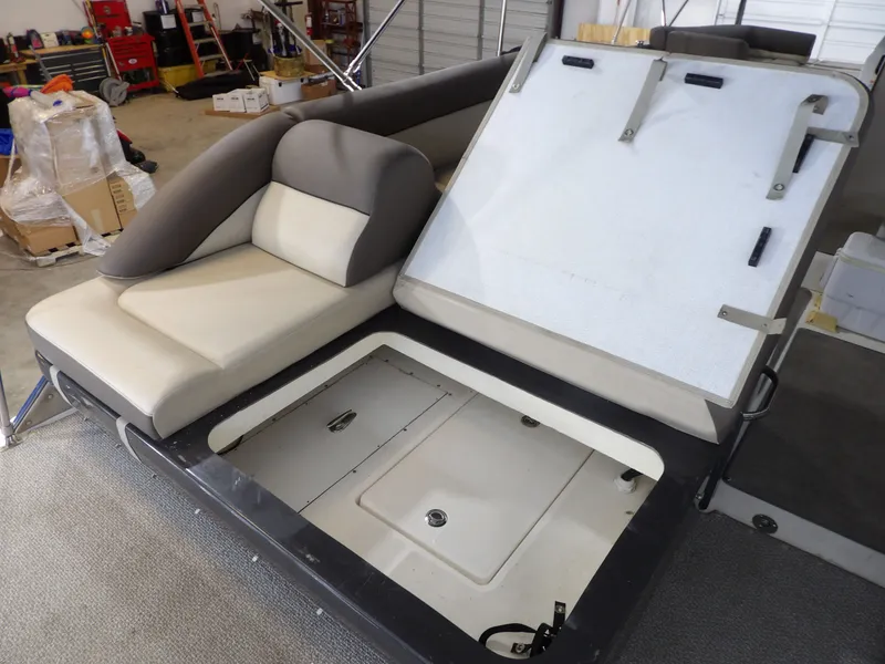 Slide: The Image of Bayliner XR-7 2017 - 55