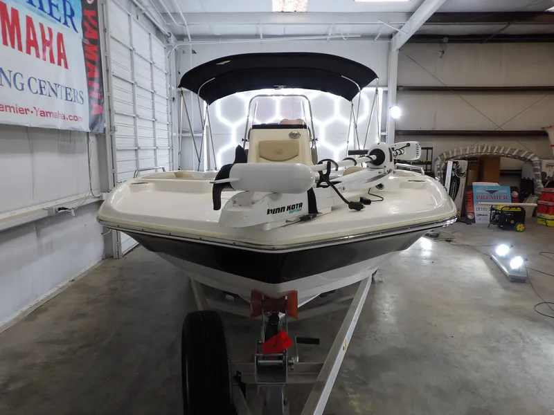 Slide: The Image of NauticStar 211 Angler 2018 - 3