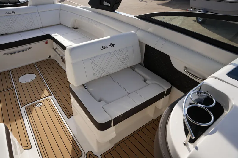 Slide: The Image of Sea Ray SDX 290 2026 - 23