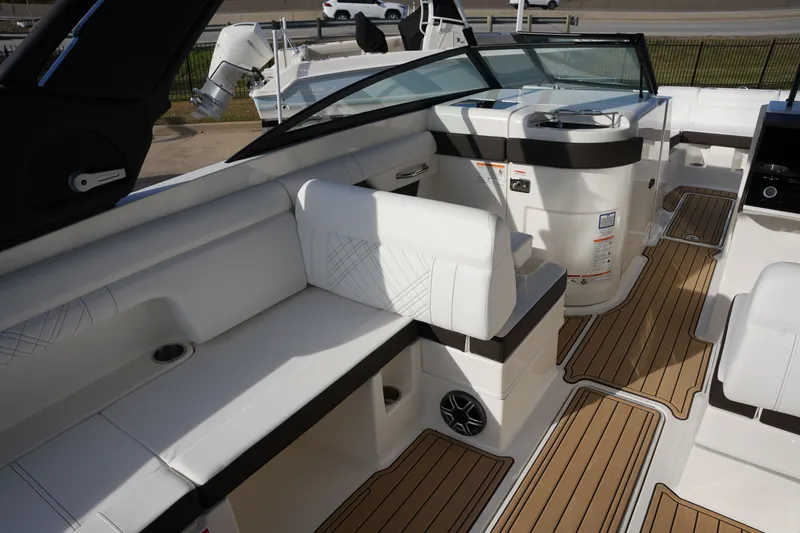 Slide: The Image of Sea Ray SDX 290 2026 - 15
