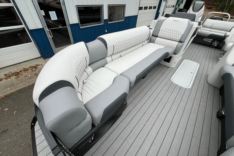 Slide: The Image of 2026 Avalon Catalina Versatile Rear Bench with luxurious seating and modern design. - 10