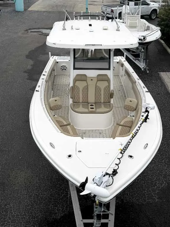 Slide: The Image of Sea Pro 320 DLX Center Console 2023 - 4