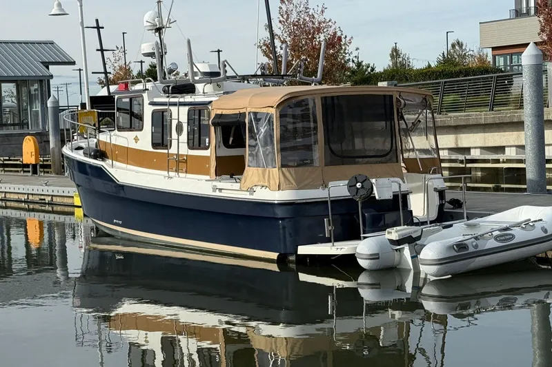 Slide: The Image of Ranger Tugs R-29S - Exterior Main - 0
