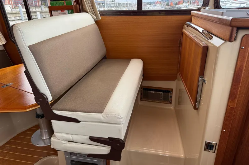 Slide: The Image of Ranger Tugs R-29S - Convertible Companion Seating - 10