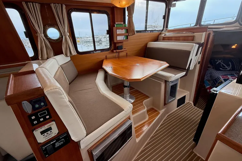 Slide: The Image of Ranger Tugs R-29S - Salon - 4