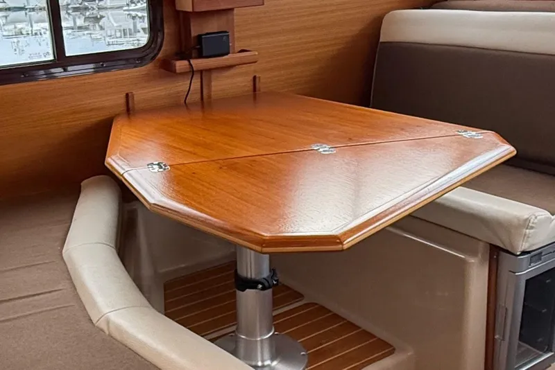 Slide: The Image of Ranger Tugs R-29S - Saloon Table - 5