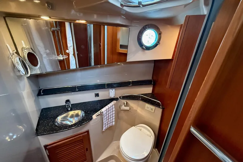 Slide: The Image of Ranger Tugs R-29S - Head - 8