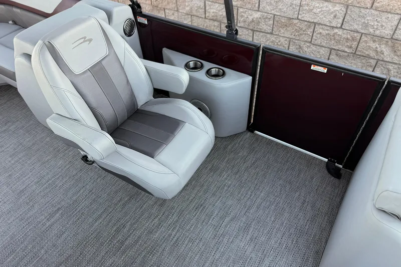 Slide: The Image of 2023 Bennington 22 XSR boat interior with gray captain's chair and cup holders. - 15