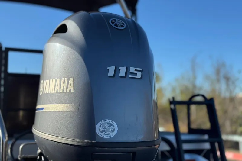Slide: The Image of Yamaha 115 outboard motor on 2023 Bennington 22 XSR boat, clear sky background. - 8