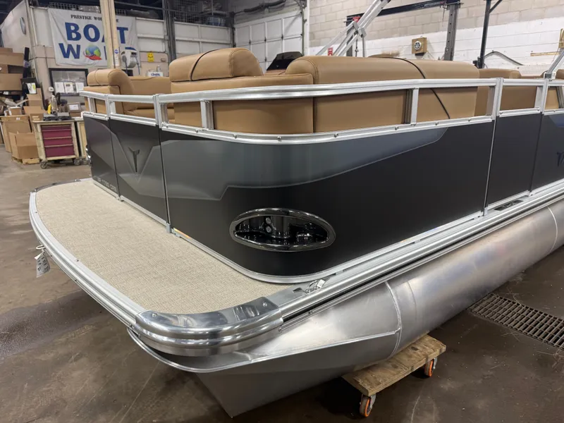 Slide: The Image of Tahoe Sport 1780 Cruise Rear Bench (CRB) & Honda 4-Stroke EFI 2026 - 30