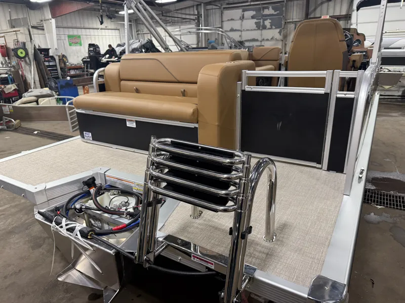 Slide: The Image of Tahoe Sport 1780 Cruise Rear Bench (CRB) & Honda 4-Stroke EFI 2026 - 38