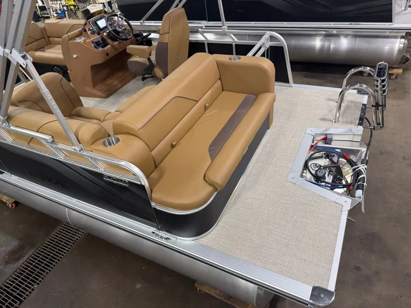 Slide: The Image of Tahoe Sport 1780 Cruise Rear Bench (CRB) & Honda 4-Stroke EFI 2026 - 4