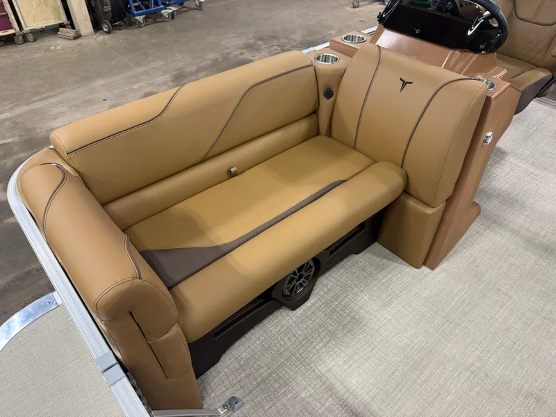 Slide: The Image of Tahoe Sport 1780 Cruise Rear Bench (CRB) & Honda 4-Stroke EFI 2026 - 7