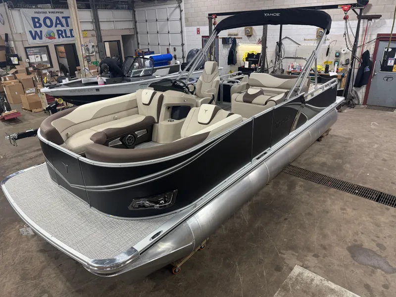 The Image of Tahoe LTZ 2385 Swingback (VRB) & Honda 4-Stroke EFI 2026 - 1