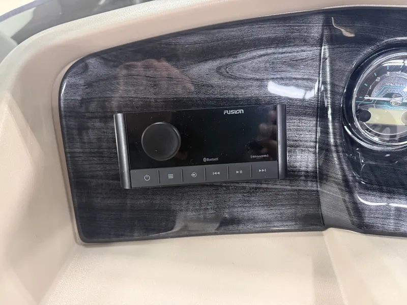 Slide: The Image of Tahoe LTZ 2385 Swingback (VRB) & Honda 4-Stroke EFI 2026 - 12