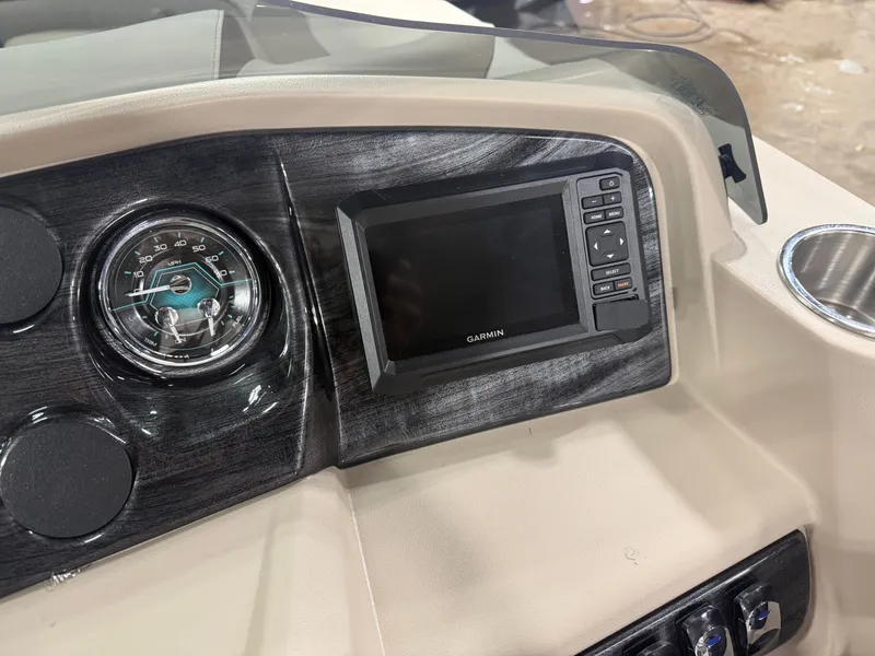 Slide: The Image of Tahoe LTZ 2385 Swingback (VRB) & Honda 4-Stroke EFI 2026 - 14