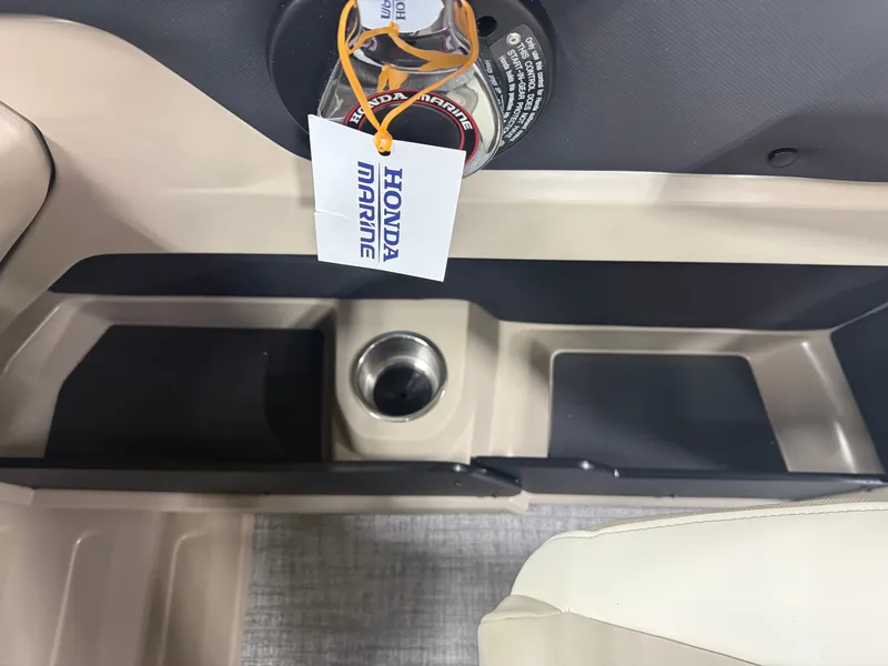 Slide: The Image of Tahoe LTZ 2385 Swingback (VRB) & Honda 4-Stroke EFI 2026 - 15