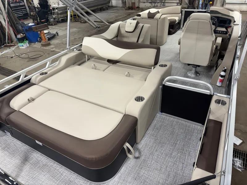 Slide: The Image of Tahoe LTZ 2385 Swingback (VRB) & Honda 4-Stroke EFI 2026 - 22