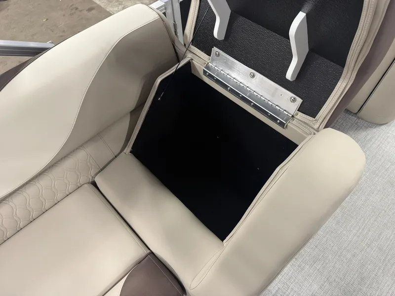 Slide: The Image of Tahoe LTZ 2385 Swingback (VRB) & Honda 4-Stroke EFI 2026 - 26