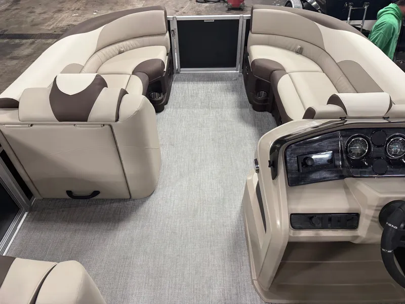 Slide: The Image of Tahoe LTZ 2385 Swingback (VRB) & Honda 4-Stroke EFI 2026 - 29