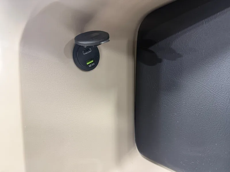 Slide: The Image of Tahoe LTZ 2385 Swingback (VRB) & Honda 4-Stroke EFI 2026 - 31