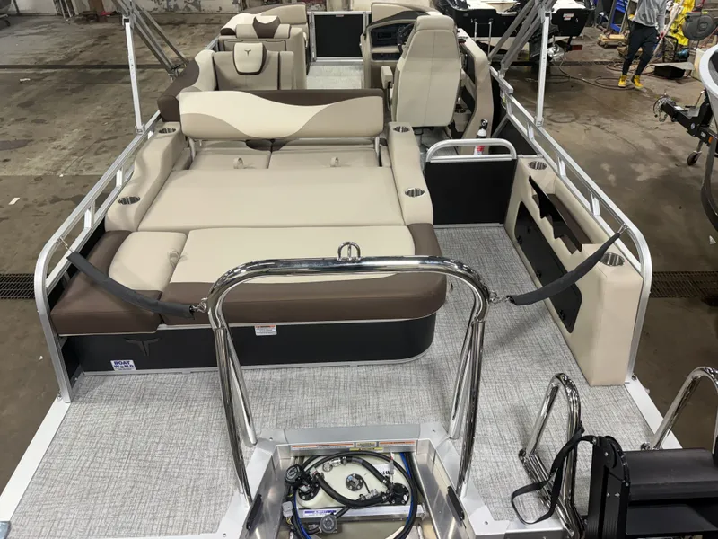 Slide: The Image of Tahoe LTZ 2385 Swingback (VRB) & Honda 4-Stroke EFI 2026 - 5