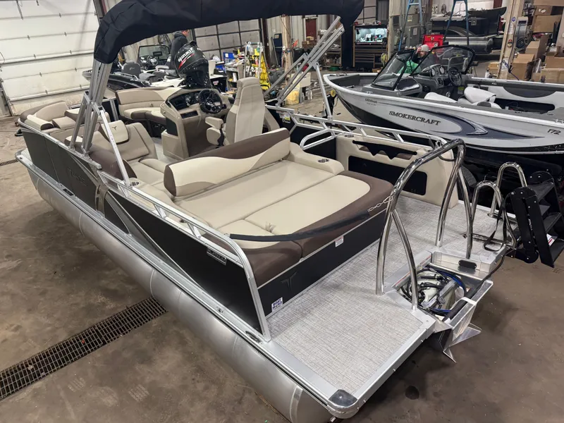 Slide: The Image of Tahoe LTZ 2385 Swingback (VRB) & Honda 4-Stroke EFI 2026 - 51