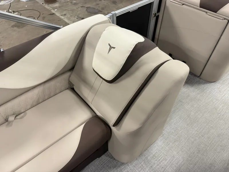 Slide: The Image of Tahoe LTZ 2385 VRB Swingback & Honda 4-Stroke EFI 2026 - 25