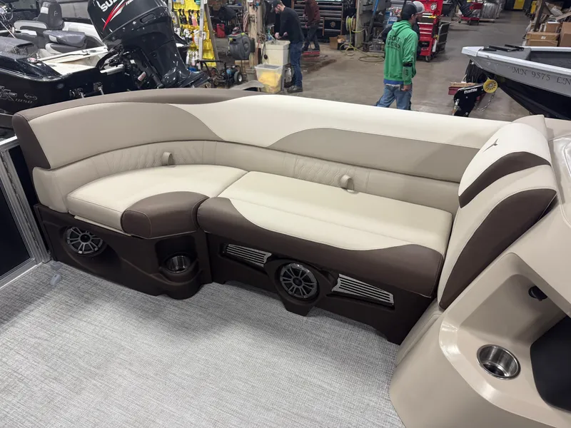 Slide: The Image of Tahoe LTZ 2385 VRB Swingback & Honda 4-Stroke EFI 2026 - 30