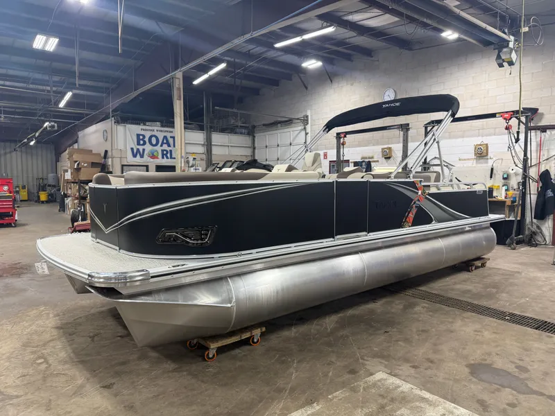 Slide: The Image of Tahoe LTZ 2385 VRB Swingback & Honda 4-Stroke EFI 2026 - 40