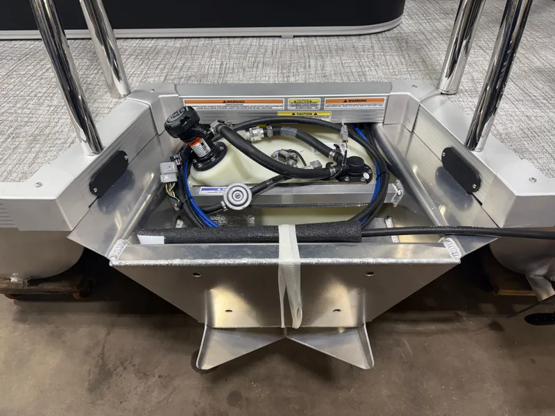 Slide: The Image of Tahoe LTZ 2385 VRB Swingback & Honda 4-Stroke EFI 2026 - 45