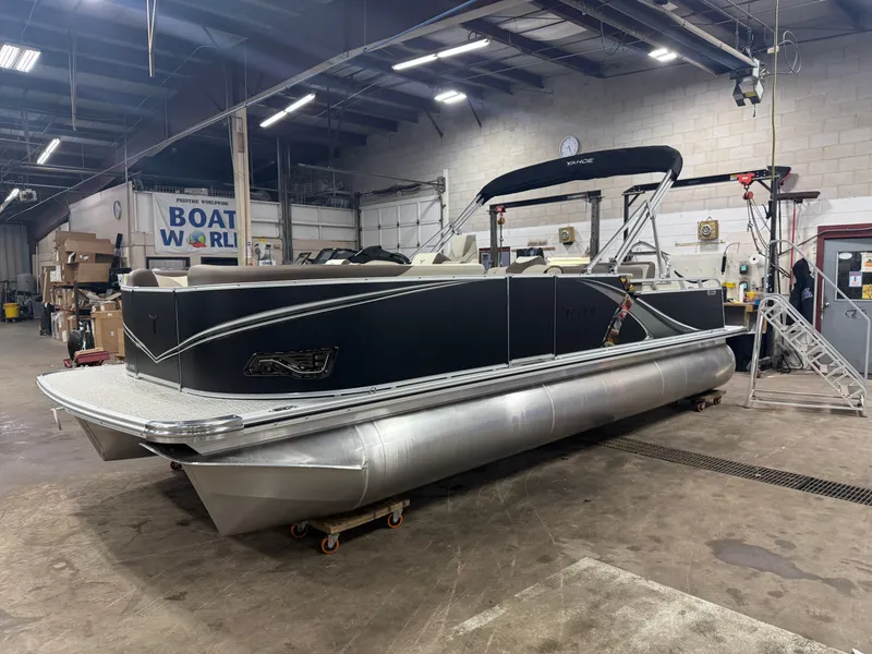 Slide: The Image of Tahoe LTZ 2385 VRB Swingback & Honda 4-Stroke EFI 2026 - 52