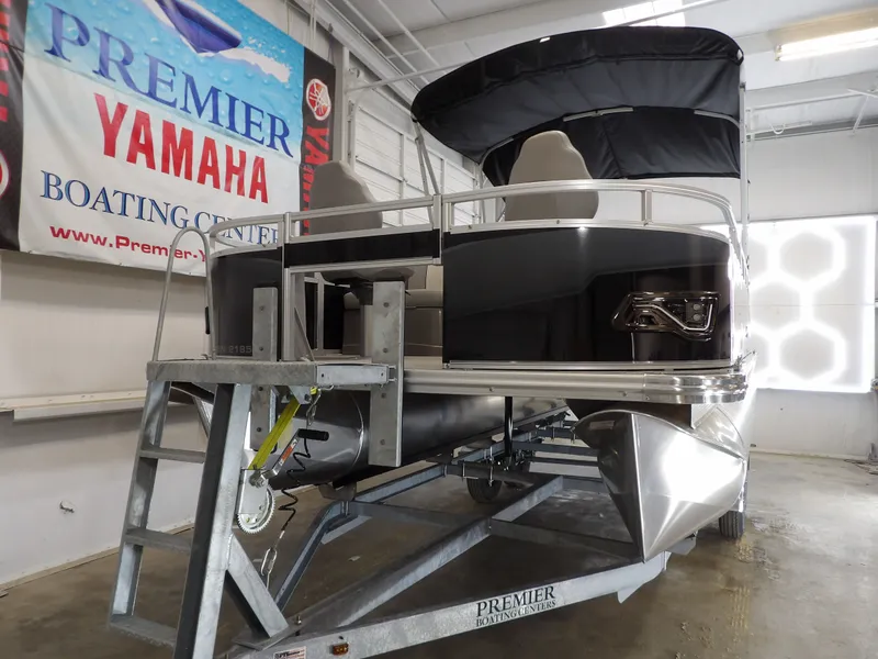 Slide: The Image of Avalon Venture 85 Rear Fish - 21' 2026 - 5