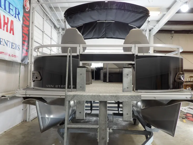 Slide: The Image of Avalon Venture 85 Rear Fish - 21' 2026 - 6