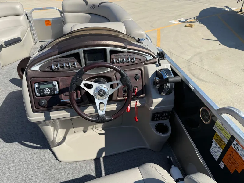 Slide: The Image of Berkshire 230E 2015 - 15