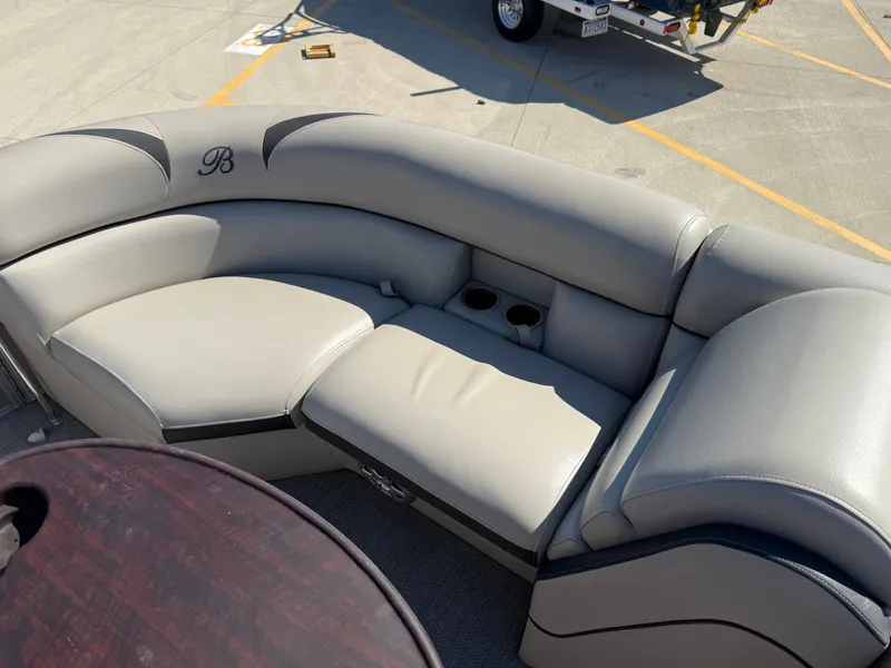 Slide: The Image of Berkshire 230E 2015 - 17