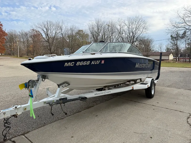 Slide: The Image of MasterCraft ProStar 209 2001 - 5