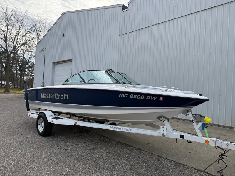 Slide: The Image of MasterCraft ProStar 209 2001 - 6