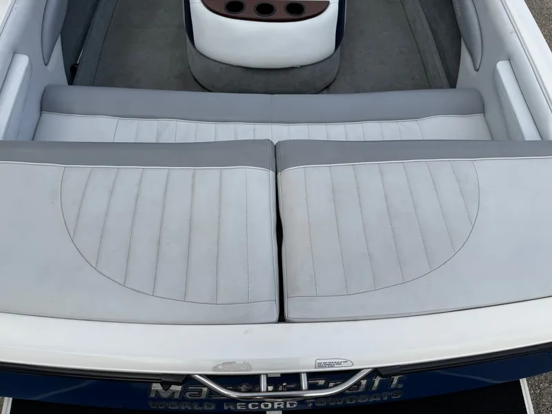 Slide: The Image of MasterCraft ProStar 209 2001 - 8